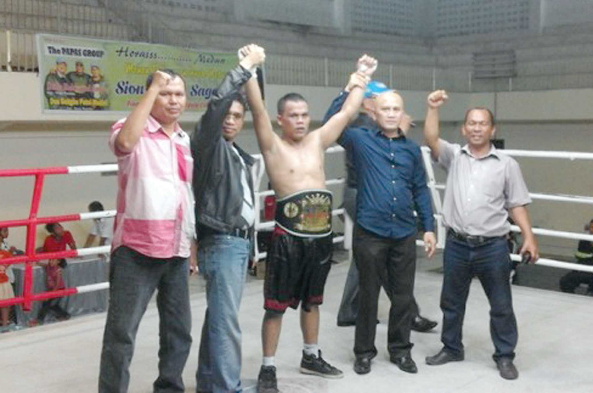 Benny Ingin Gelar Tinju Pro Akbar