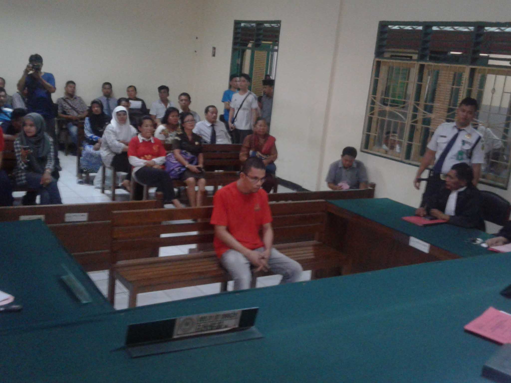 Transporter Ribuan Ekstasi  Dihukum 20 Tahun Penjara