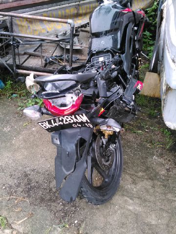 Kijang Kapsul Senggol CB150R 2 Nyawa Mahasiswa 