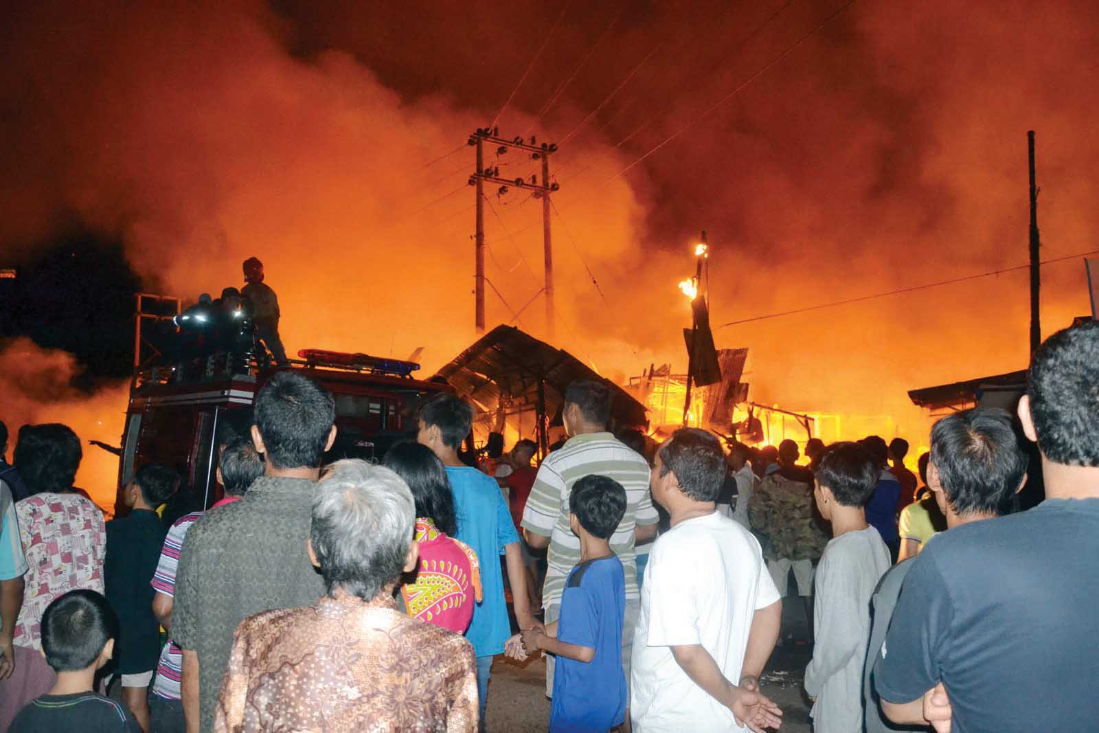 Pasar Monza Terbesar Tg.Balai Terbakar