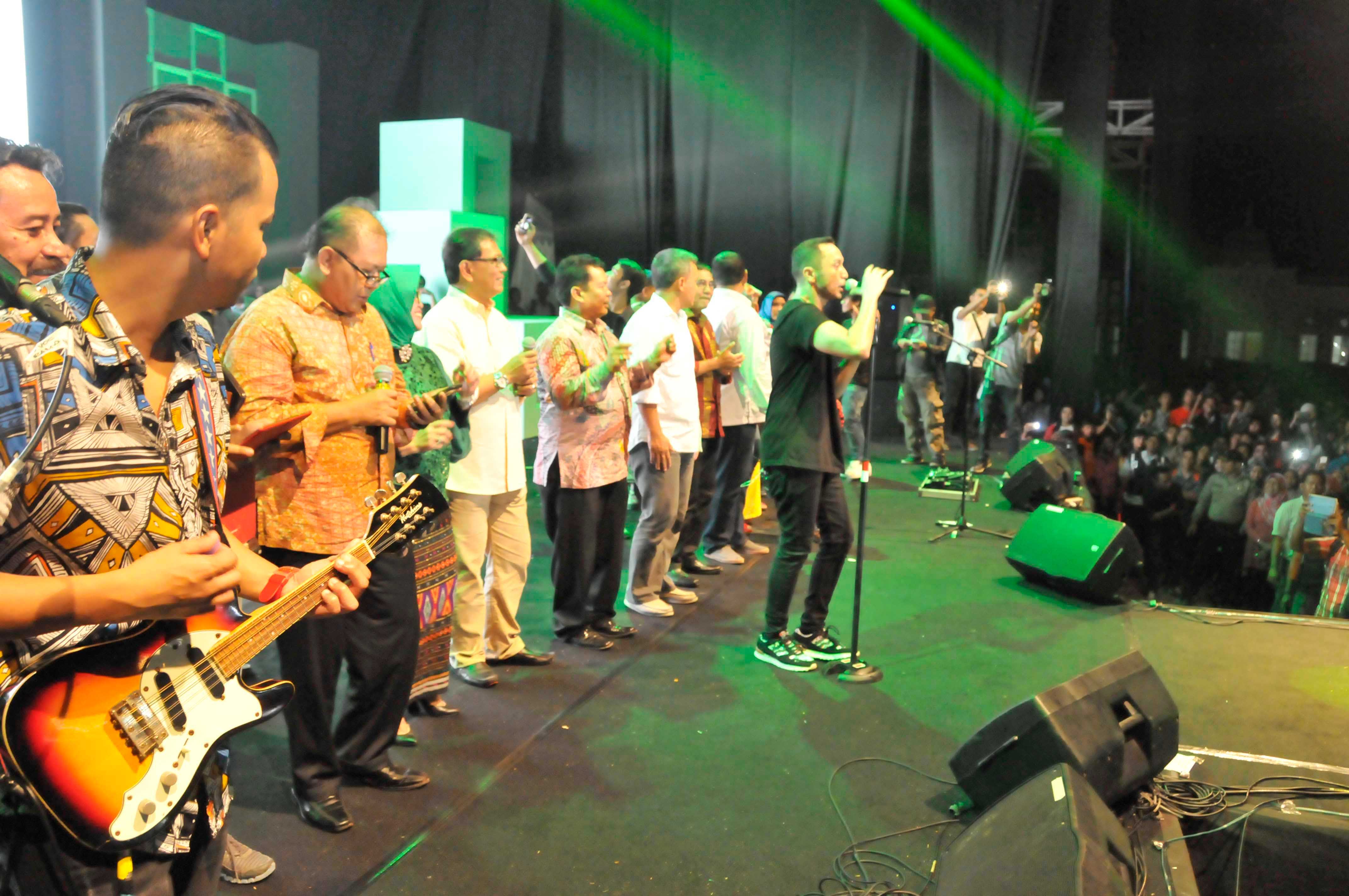 Dipadati Ribuan Masyarakat, Konser Nidji Tutup Rangkaian HUT Sergai ke 12