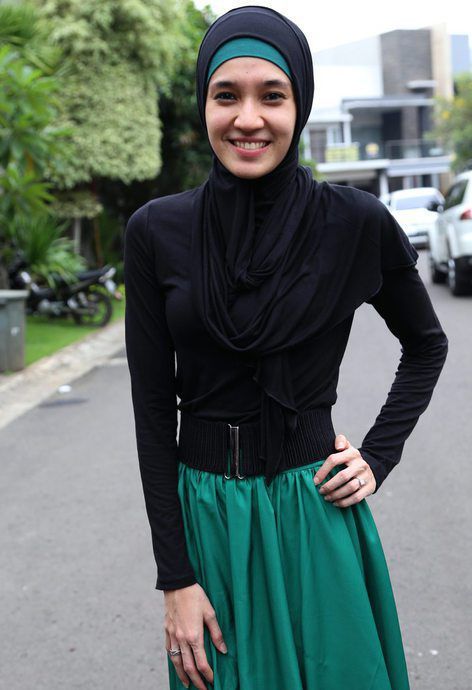 Dhini Aminarti  Mendapat Hidayah  Untuk Berhijab