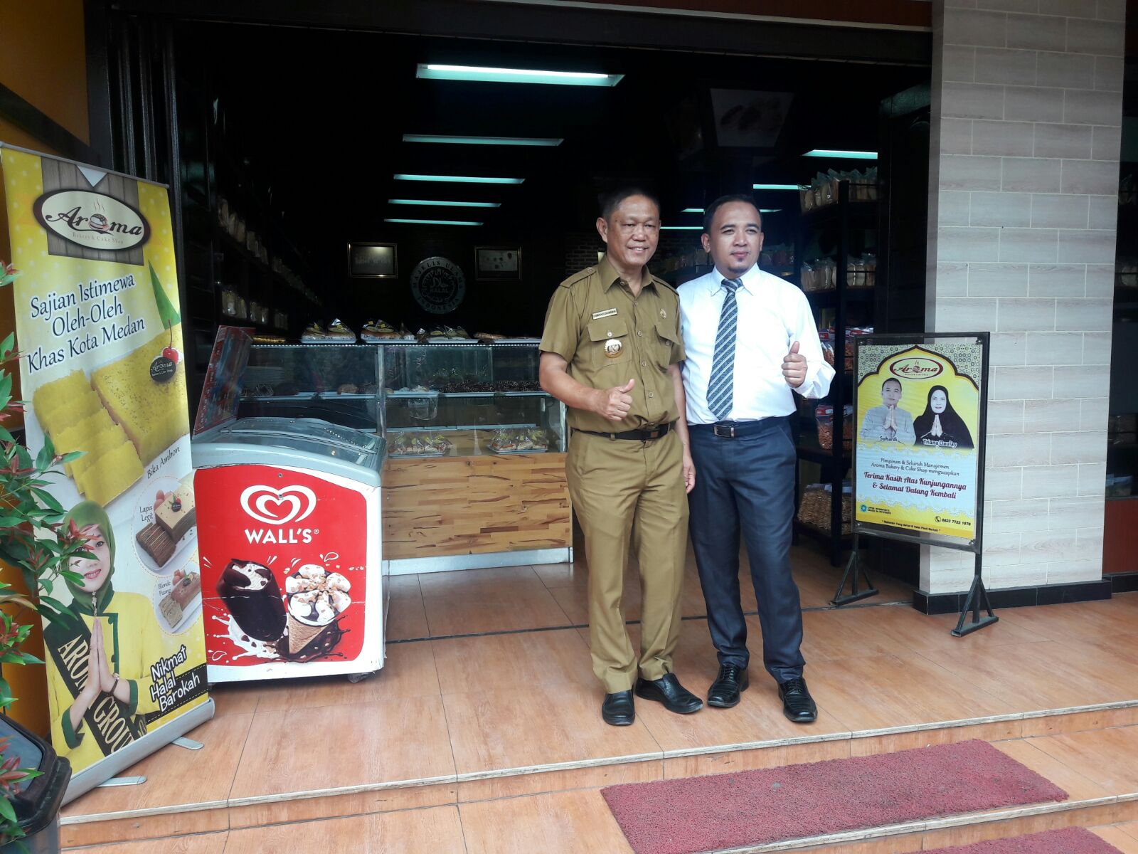 PJ Wali Kota Siantar Sambangi Toko Aroma Bakery & Cake Shop, Drs H Jumsadi Damanik : Kita Dukung Pengembangan Outlet Roti Aroma