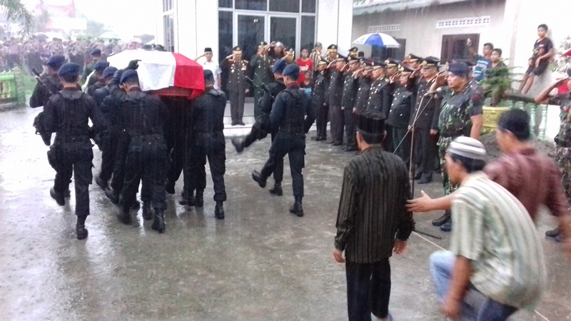 Tewas Baku Tembak dengan Sekelompok Bersenjata di Poso