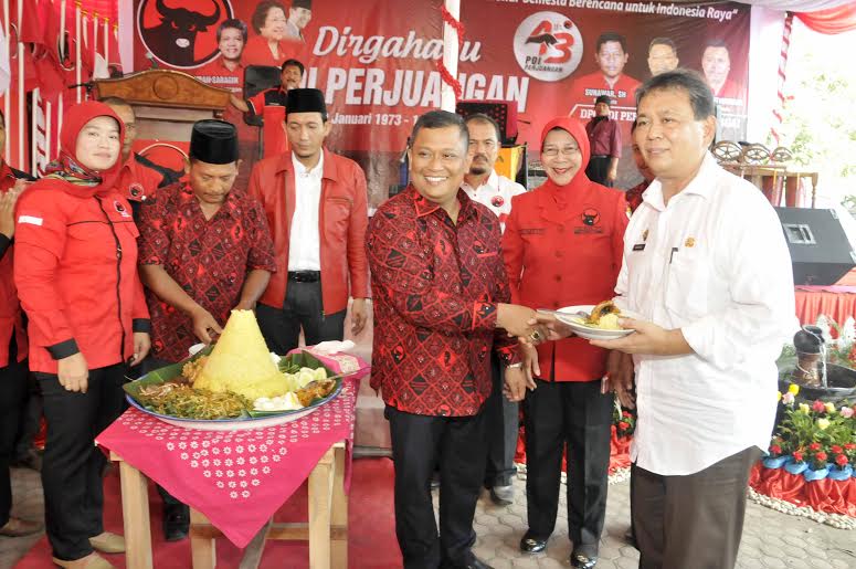 HUT ke-43 PDI-Perjuangan,   Pj. Bupati Alwin Sitorus: Parpol Faktor Pendukung Wujudkan Visi dan Misi Pembangunan Daerah