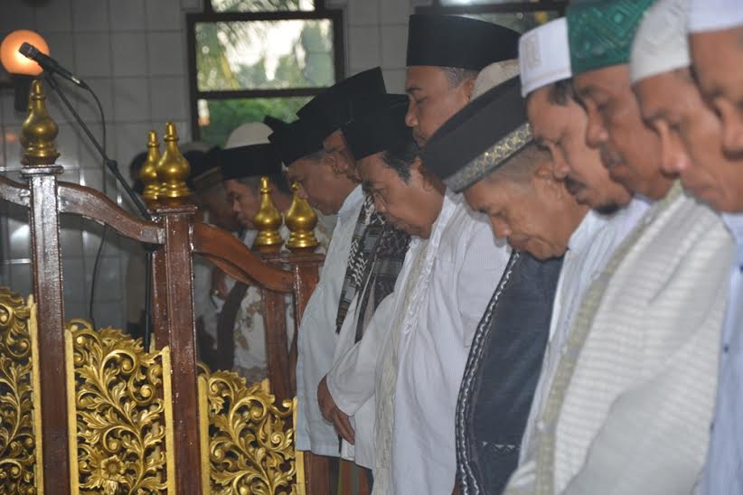 Bupati Bersama Masyarakat Deli Serdang Sholat Gerhana Matahari