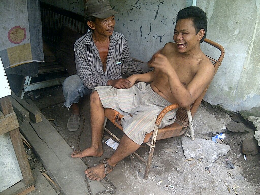 Gara-gara Sabu  Suddin Jadi Gila dan Dirantai