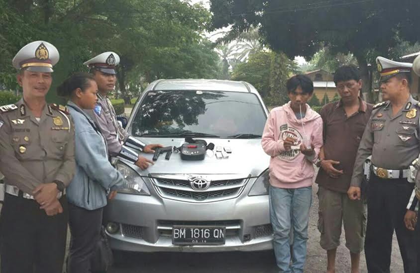 Penumpang Avanza Dibekuk Kedapatan Bawa Narkoba