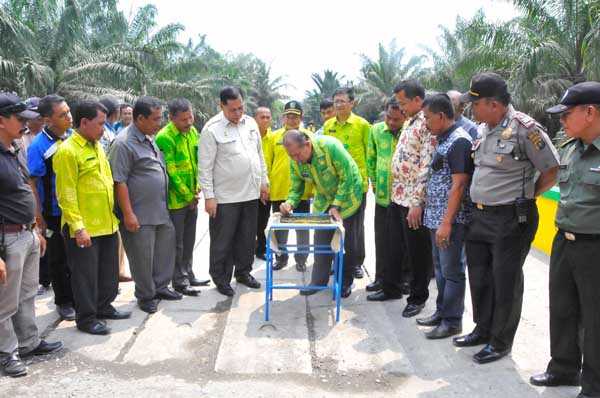 Bupati Soekirman Resmikan 3 Jembatan Bantuan CSR PT Aquafarm