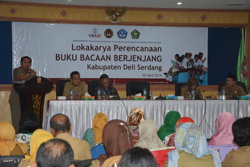 Wabup DS Buka Lokakarya Buku Bacaan Berjenjang Kerjasama dengan USAID