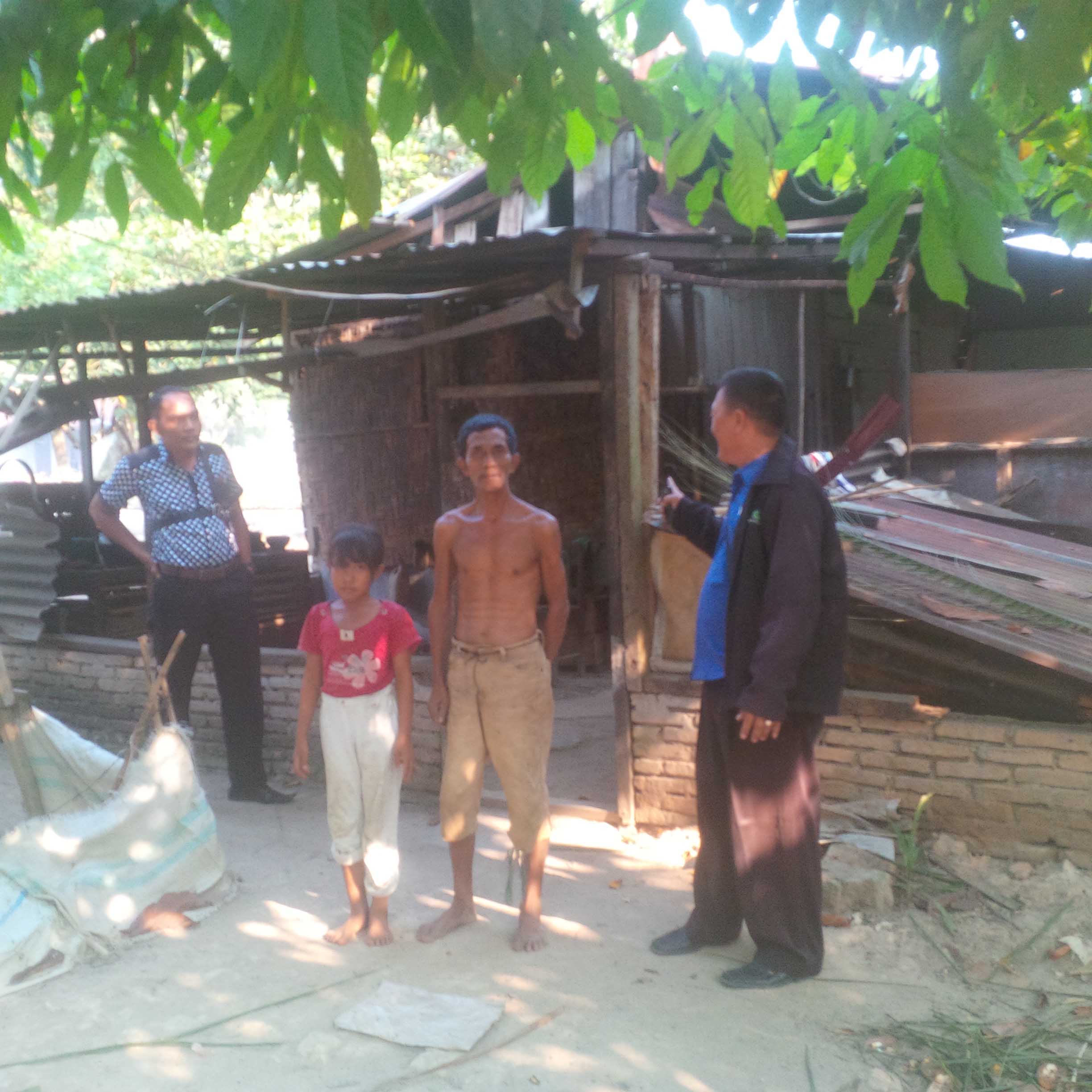 Duda Berpenghasil 10-15 Ribu Hidup di Rumah Hampir Rubuh