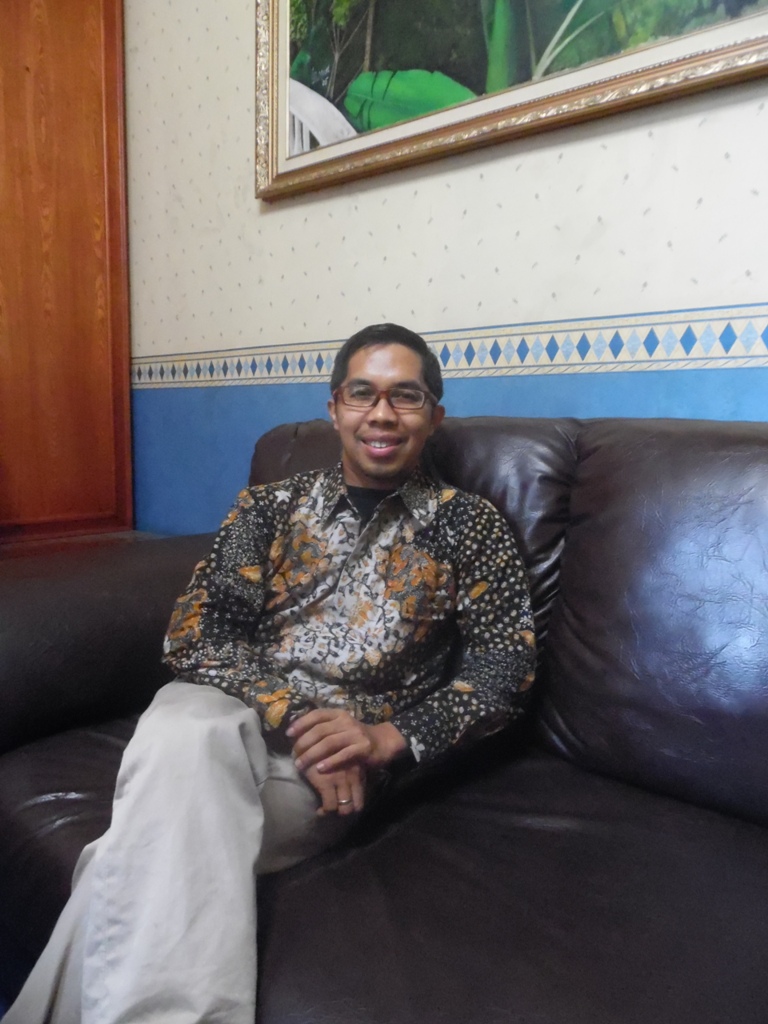 Ahmad Fuadi, â€œAnak Pesantren Pemburu Beasiswaâ€