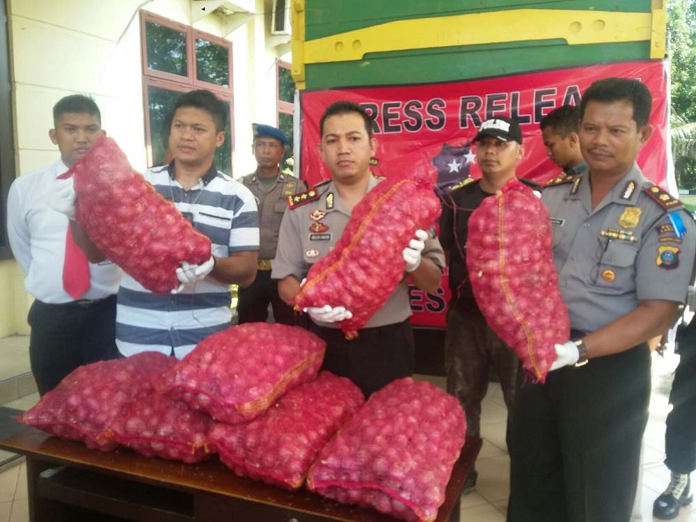 6,5 Ton Bawang Merah Asal Malaysia   Diamankan Polres Langkat