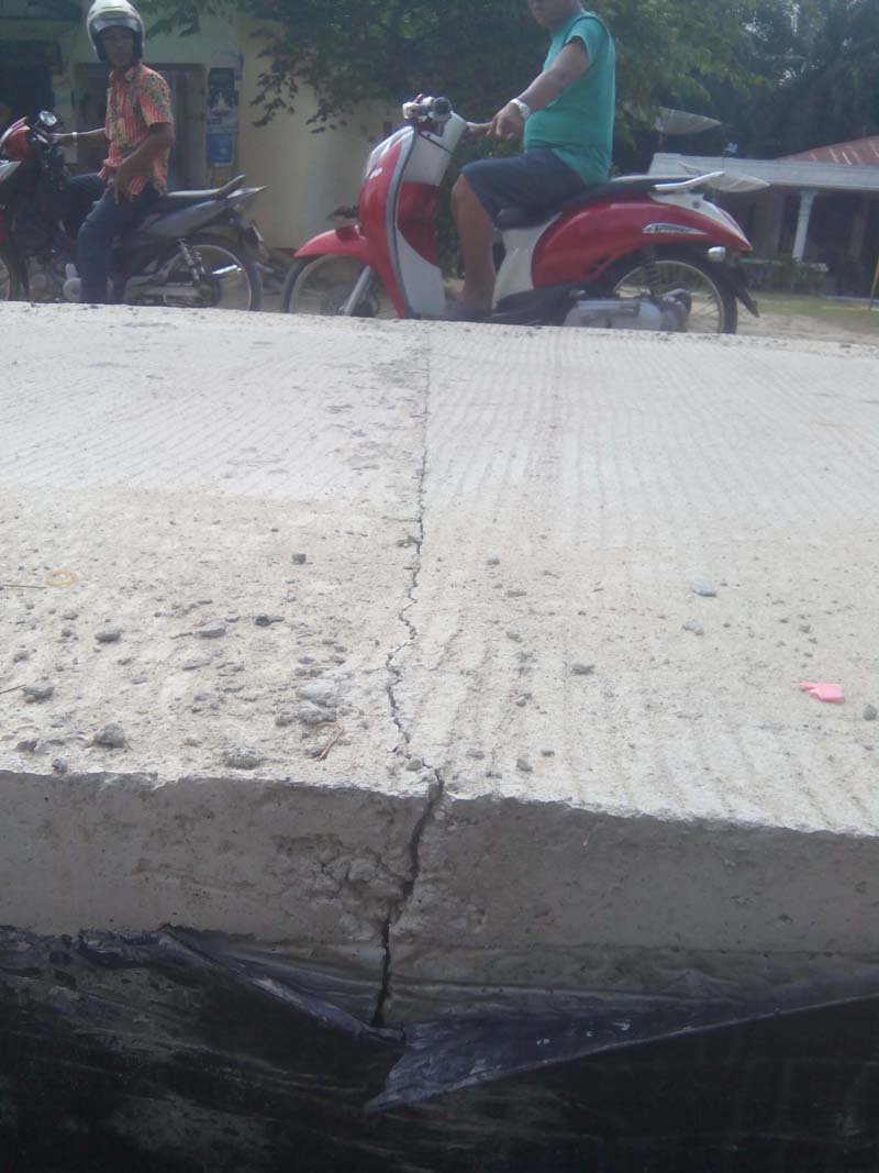 Jalan Beton Kontruksi di Kecamatan Torgamba Sudah Retak