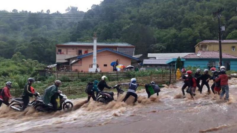 15 Mahasiswa Stikes Flora Disapu Banjir Bandang, 9 Belum Ditemukan