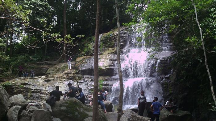 Keindahan Air Terjun Bertingkat di Lembah Seulawah