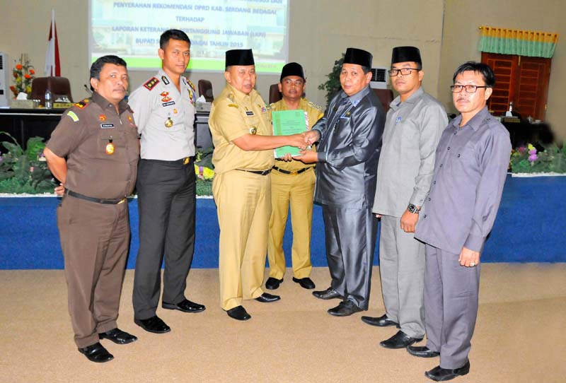 DPRD Sergai Gelar Paripurna Penyampaian Hasil Kerja Pansus LKPJ Bupati  Tahun 2015
