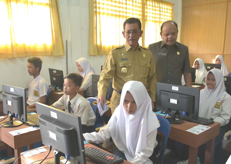 Wakil Wali Kota dan Kadisdik Tinjau Pelaksanaan UN