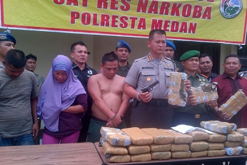 Kawal Ganja 30 Kg Asal Aceh  Oknum TNI Nangis Ditangkap Polisi