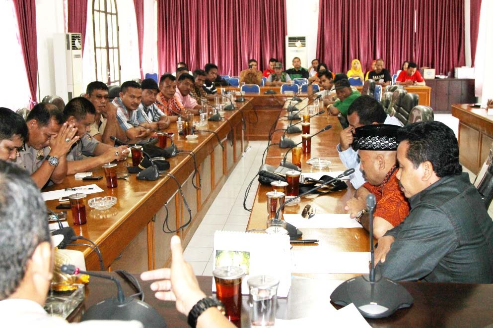 Ratusan Warga dari 3 Kecamatan Unjuk Rasa ke DPRD Langkat
