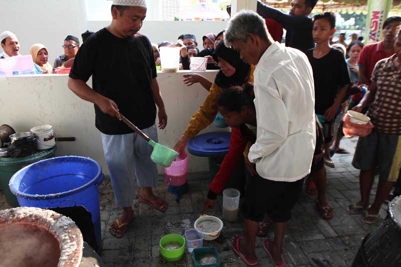 Ramadhan, Bubur Pedas Kesultanan Deli â€˜Diserbuâ€™ Warga