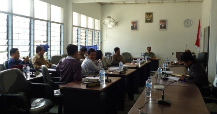 RDPU Nisel Diwarnai Debat Logo Daerah