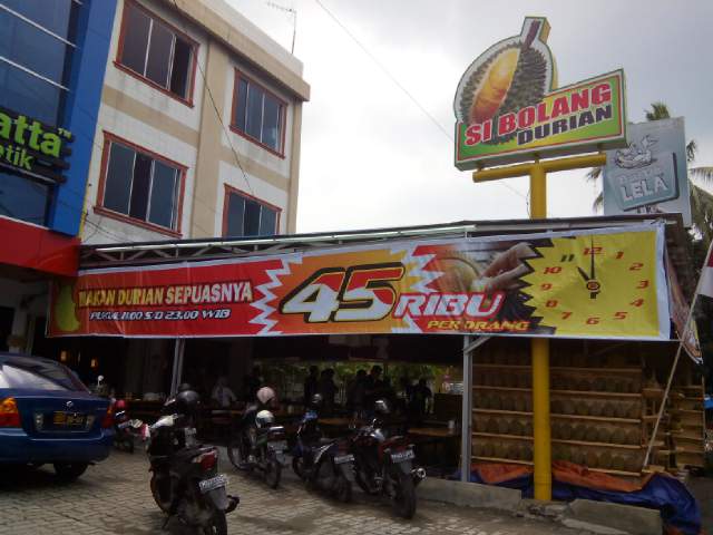 Makan Durian Sepuasnya Hanya Rp45 Ribu
