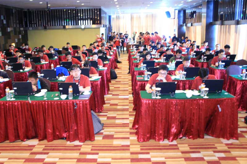 100 Mahasiswa Lolos Bukalapak Programming Contest