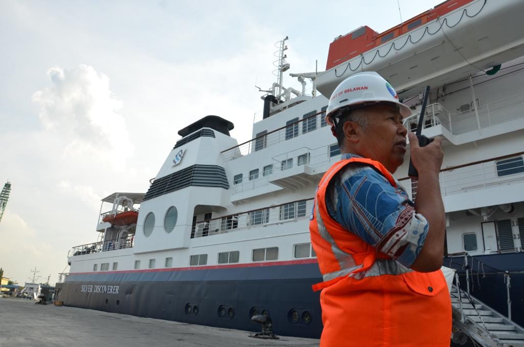 Kapal Pesiar MV Silver Discover Sandar di Belawan