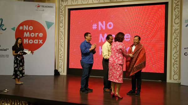 Telkomsel Kampanyekan AntiHoax, Latih Tenaga Pengajar dan Peserta Didik