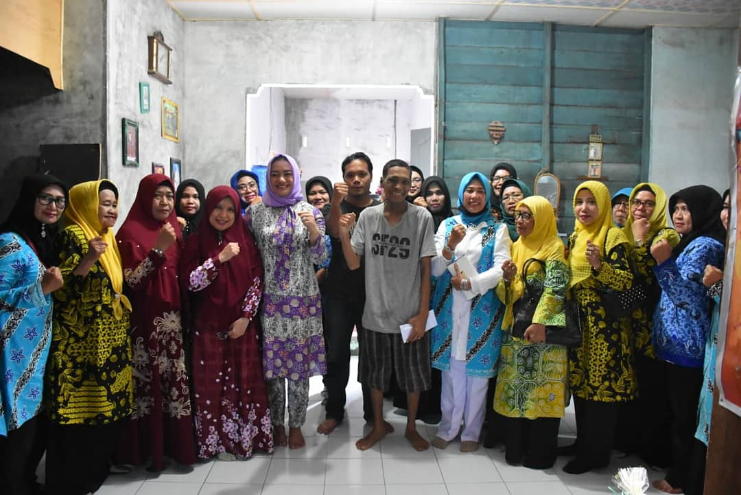 Ketua YKI Cabang Tanjungbalai Kunjungi Warga Penderita Kanker Nasofaring