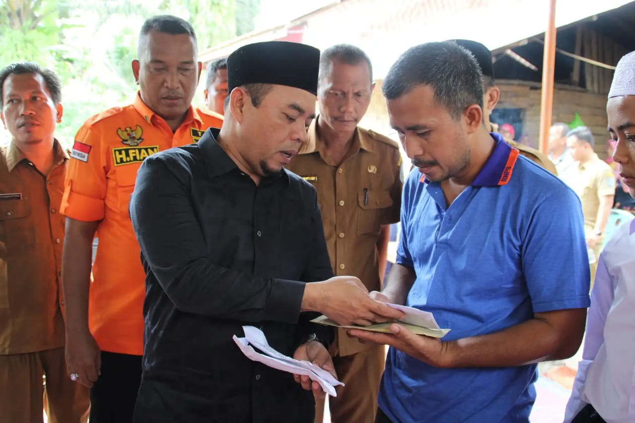 Plt. Bupati Labuhanbatu Wujudkan Kepedulian Terhadap Asrizal Ritonga dan Keluarga
