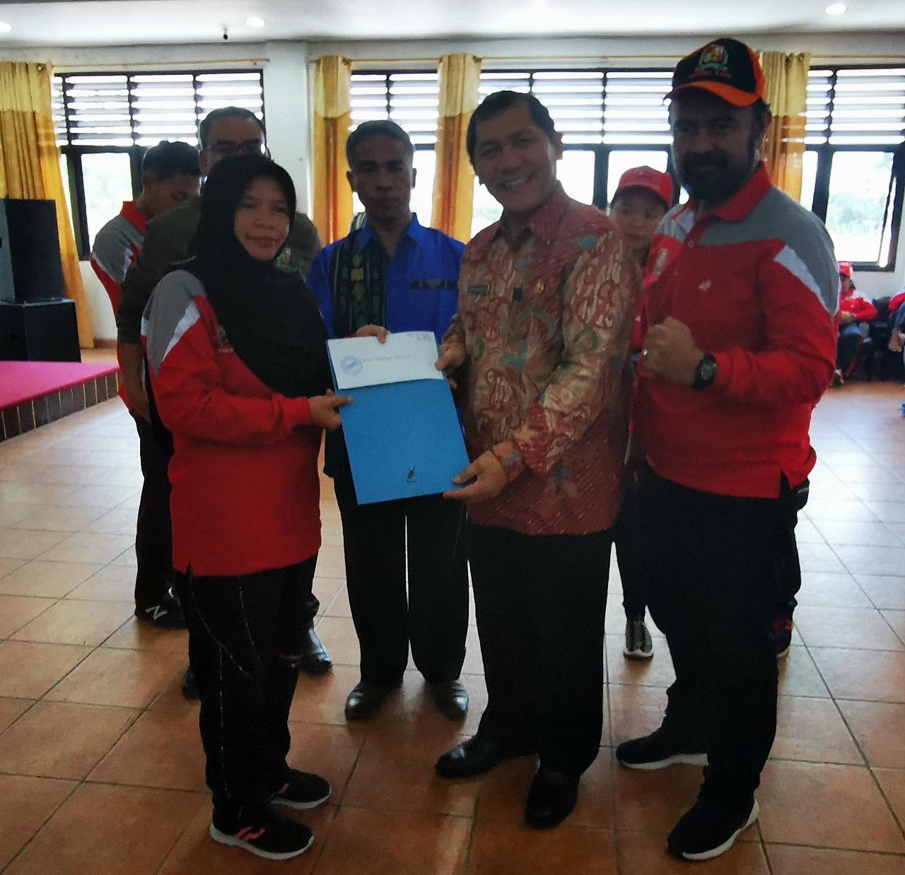 Pemda karo berikan tali asih bagi atlet berprestasiÂ 