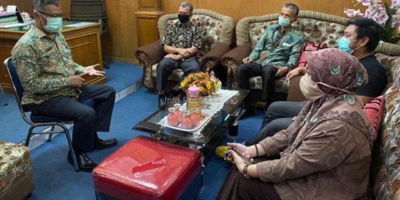 Disdukcapil Kota Solok Teken MOU dengan PT Pos Indonesia (Persero)