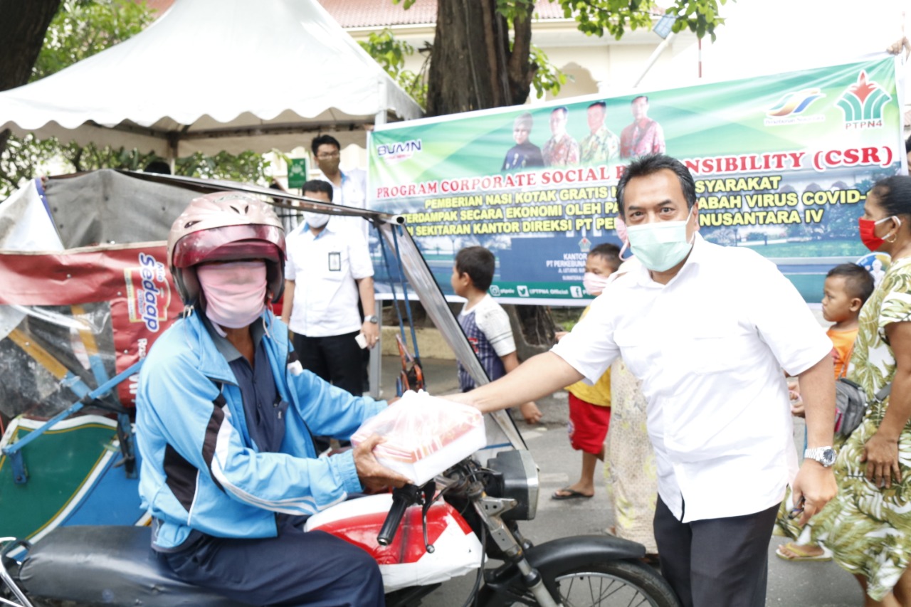 PTPN IV Bagikan 2.000 Nasi Kotak Gratis Kepada Warga Sekitar Terdampak Covid-19
