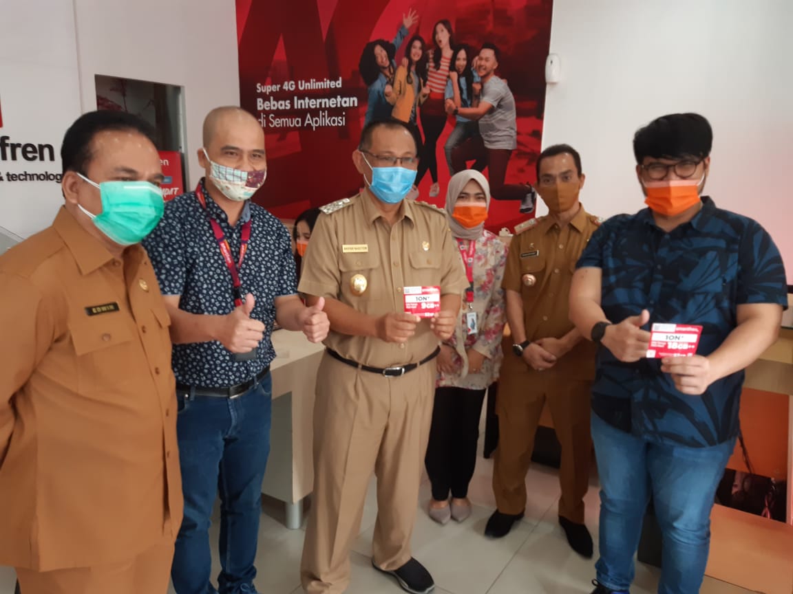 Persiapan Medan Menuju New Normal, Akhyar Cek Penerapan Protokol Kesehatan di Galeri Smarfren Telecom