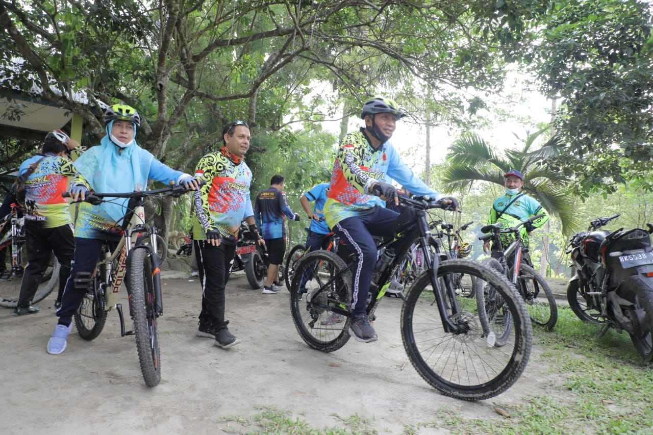 Bupati Asahan Bersepeda bersama Sejumlah OPD dan Komunitas Sepeda Kabupaten Asahan