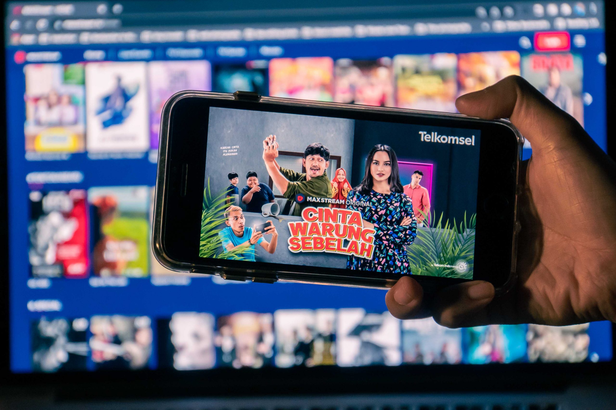 MAXstream Rilis â€œCinta Warung Sebelahâ€