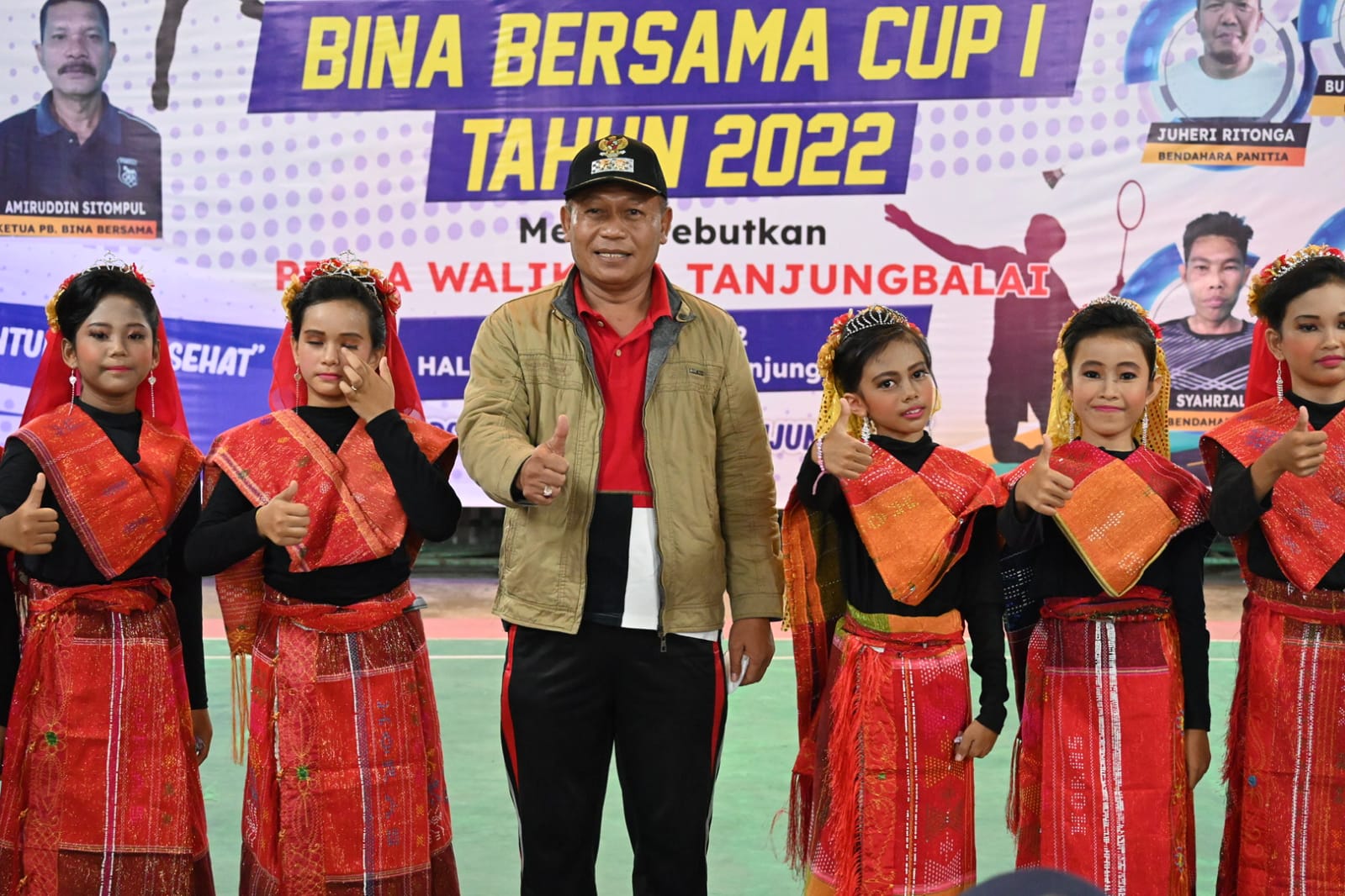 PB BINA BERSAMA MENGGELAR KEJUARAAN BULUTANGKIS CUP I MEMPEREBUTKAN PIALA WALIKOTA TANJUNGBALAI