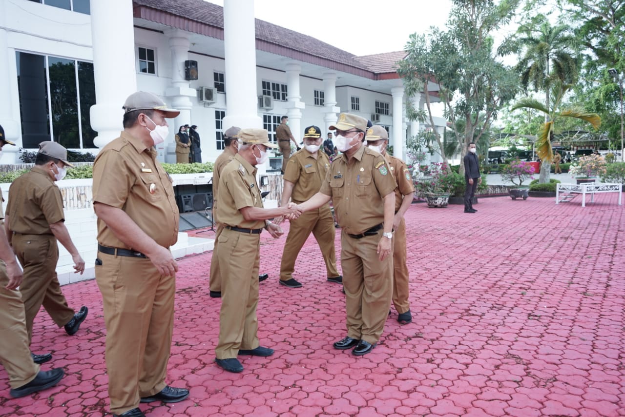Apel Hari Pertama Masuk Kerja Setelah Libur Hari Raya Idul Fitri 1443 H, Ini Kata Bupati Surya
