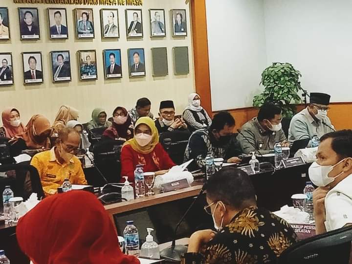 Wali Kota Solok H. Zul Elfian Umar, SH, M.Si ikuti High Level Meeting Tim Pengendali Inflasi Daerah (TPID)