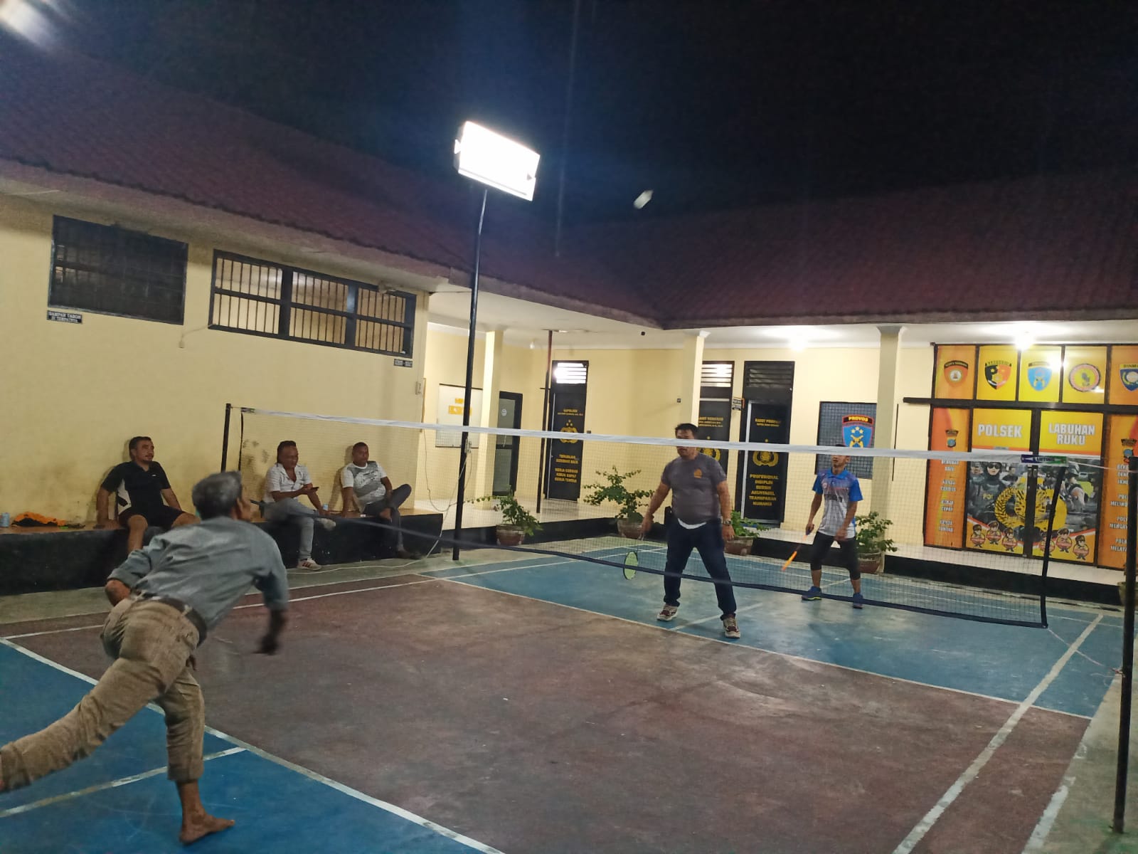 Kapolsek Labuhan Ruku AKP Ferry Ajak Personil Berolahraga