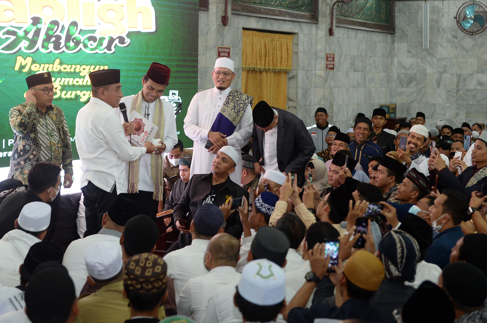 Tabligh AkbarÂ  bersama UAS,Â Gubsu Berharap Pembangunan Masjid Agung Sumut Rampung 2022