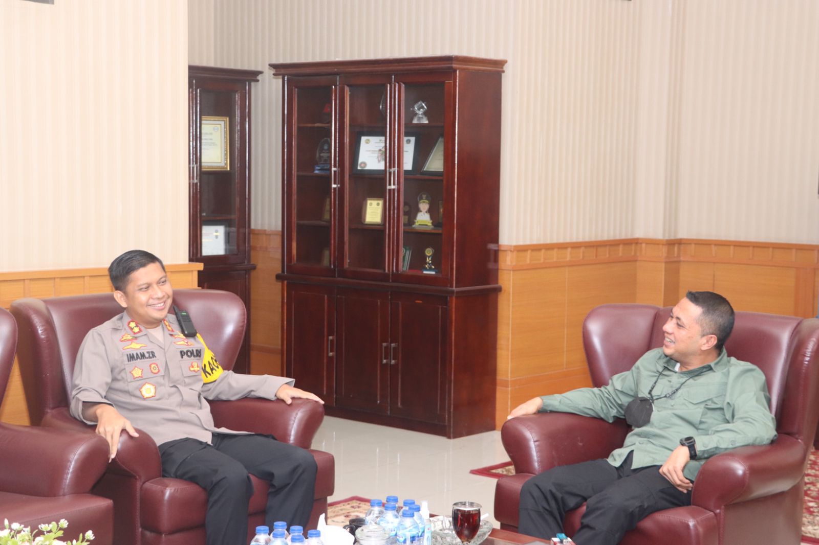 Silaturahmi ke Pemkab Paluta, Kapolres Tapsel Disambut Bupati Andar