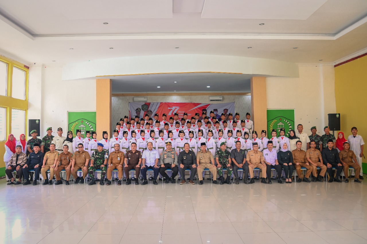 Walikota Padang Sidempuan Irsan Efendi Nasution  mengukuhkan 69 Paskibraka