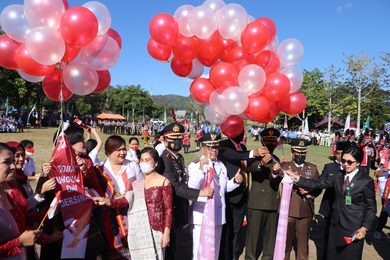 Warga Senang, HUT Ke-77 Berlangsung Meriah di Kabupaten Toba