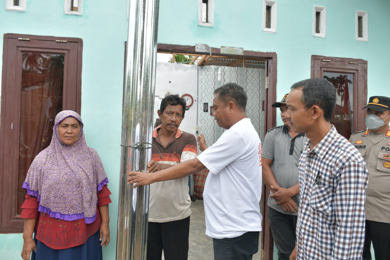 Bupati Darma Wijaya Tinjau Korban Angin Puting Beliung di Pegajahan