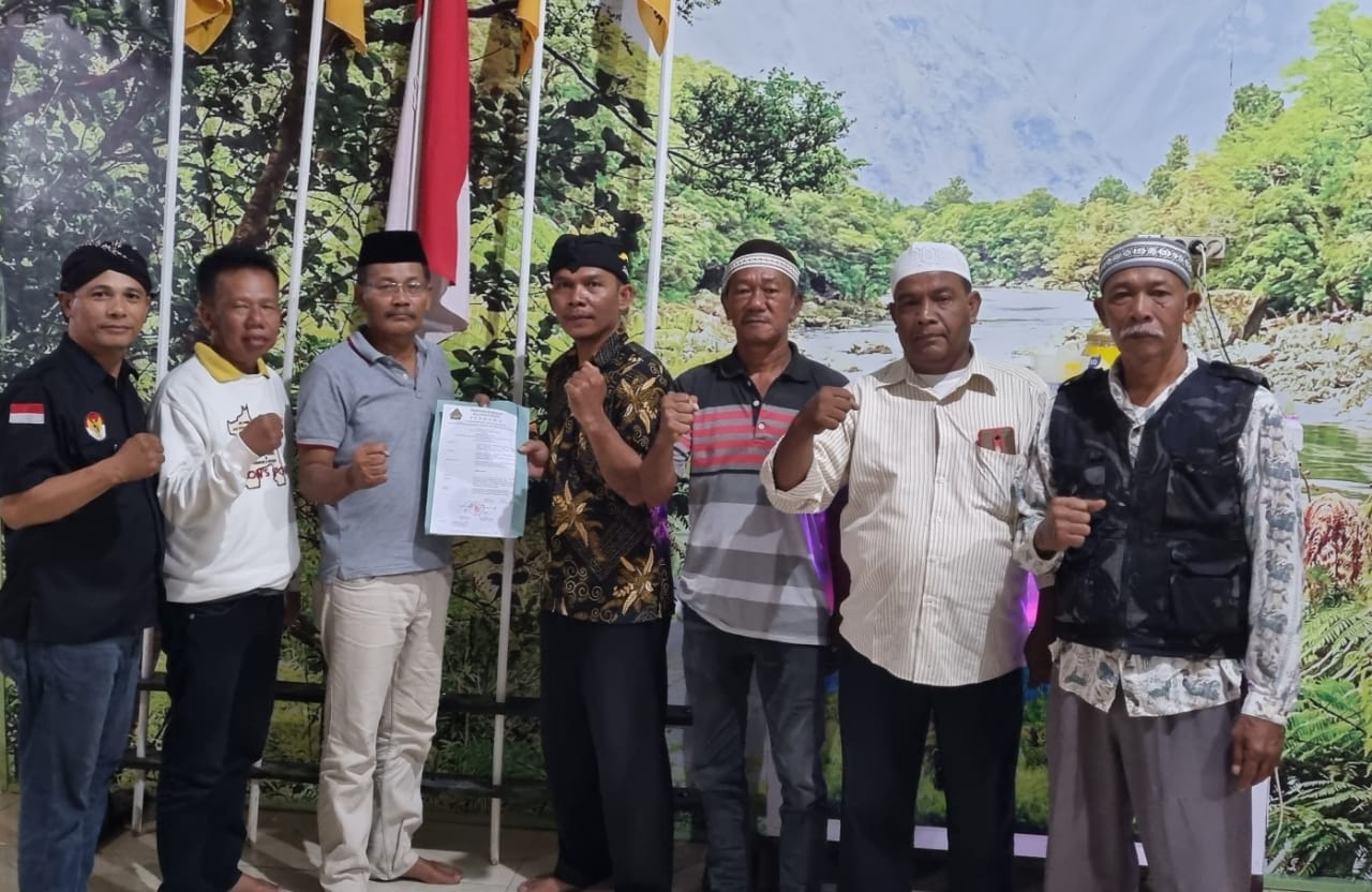 KETUM PB PENDAWA BERIKAN SK KEPENGURUSAN KELOMPOK TANI PENDAWA INDONESIAÂ Â Â Â Â Â Â Â Â Â Â Â Â Â Â Â Â Â Â 