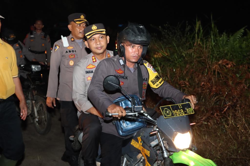 Malam - Malam Kapolres Tapsel Naik Motor, Rupanya Ini Yang Dilakukan Imam Zamroni