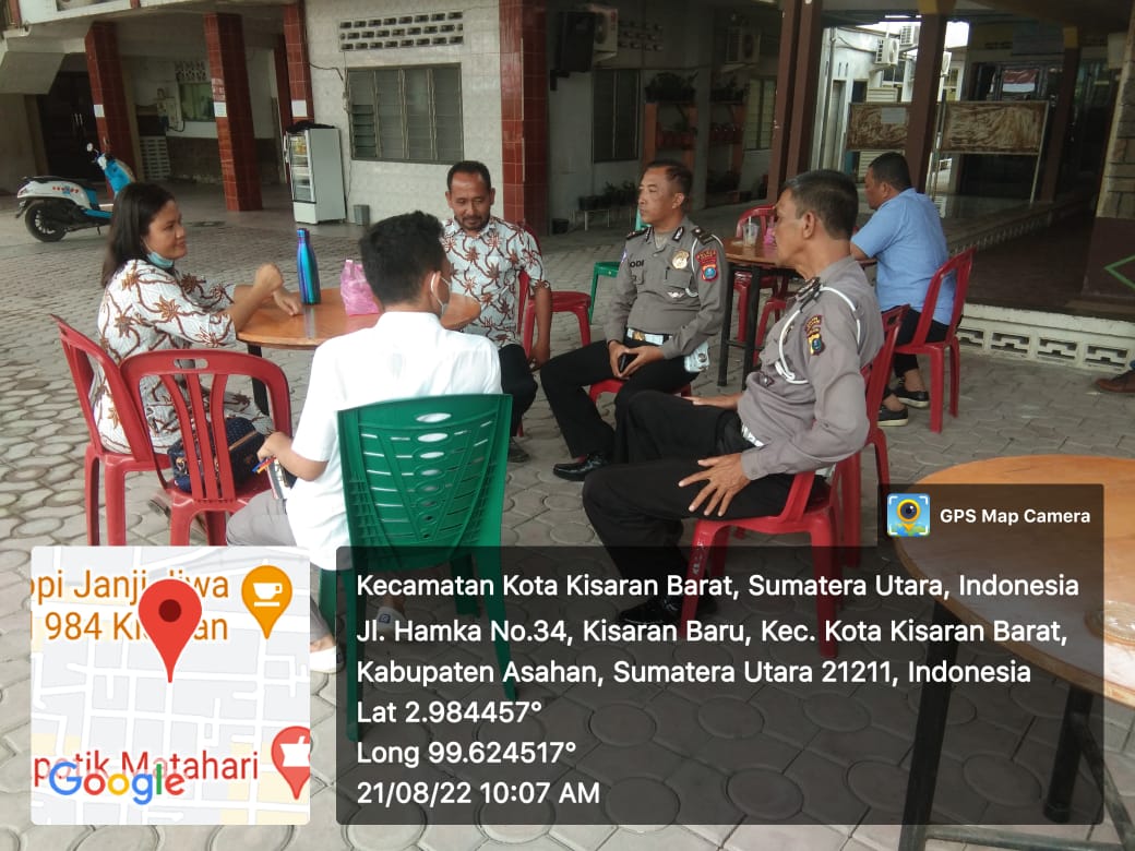 Lakukan Pengamanan di Gereja, Personil Sat Lantas Polres Asahan Coffee Morning Sampaikan Pesan Kamtibmas